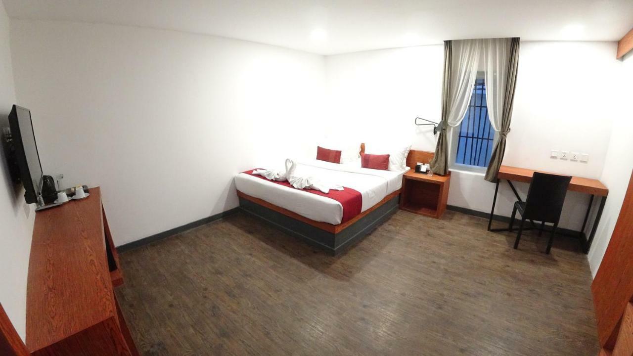 פנום פן Hotel Records מראה חיצוני תמונה