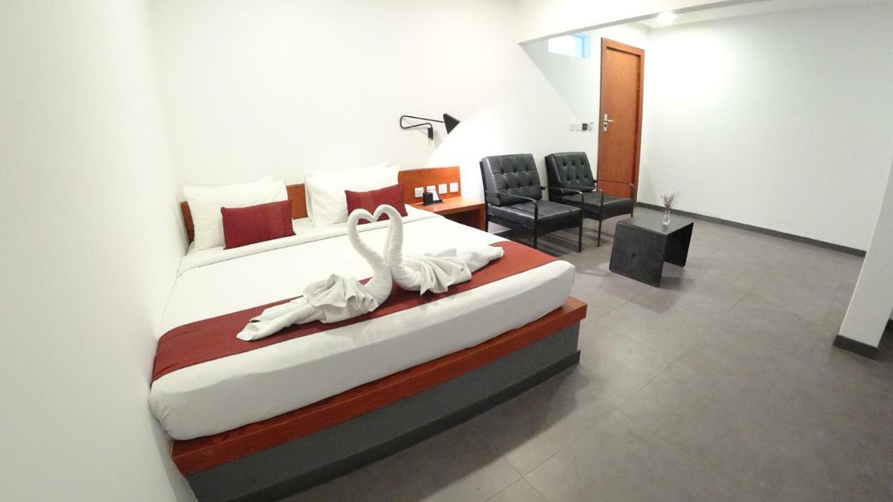 פנום פן Hotel Records מראה חיצוני תמונה